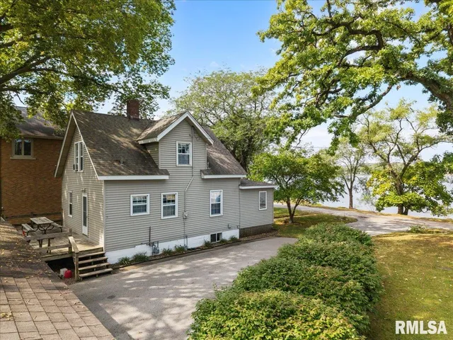 $189,900 | 914 1st Avenue, Hampton, IL 61256