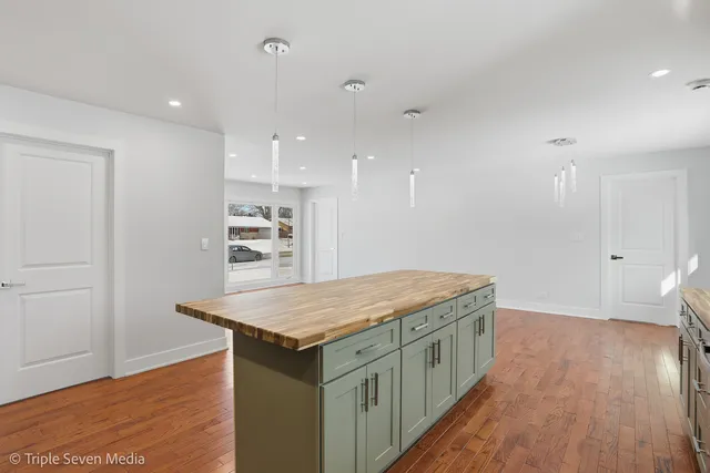 $3,200 | 505 Geronimo Street, Hoffman Estates, IL 60169