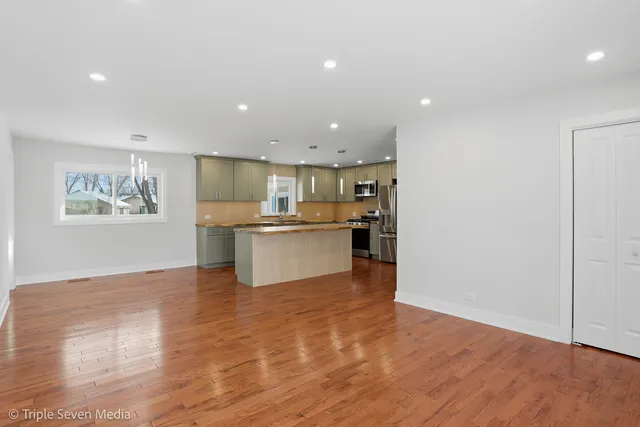 $3,200 | 505 Geronimo Street, Hoffman Estates, IL 60169