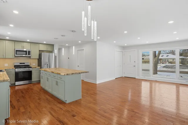 $3,200 | 505 Geronimo Street, Hoffman Estates, IL 60169