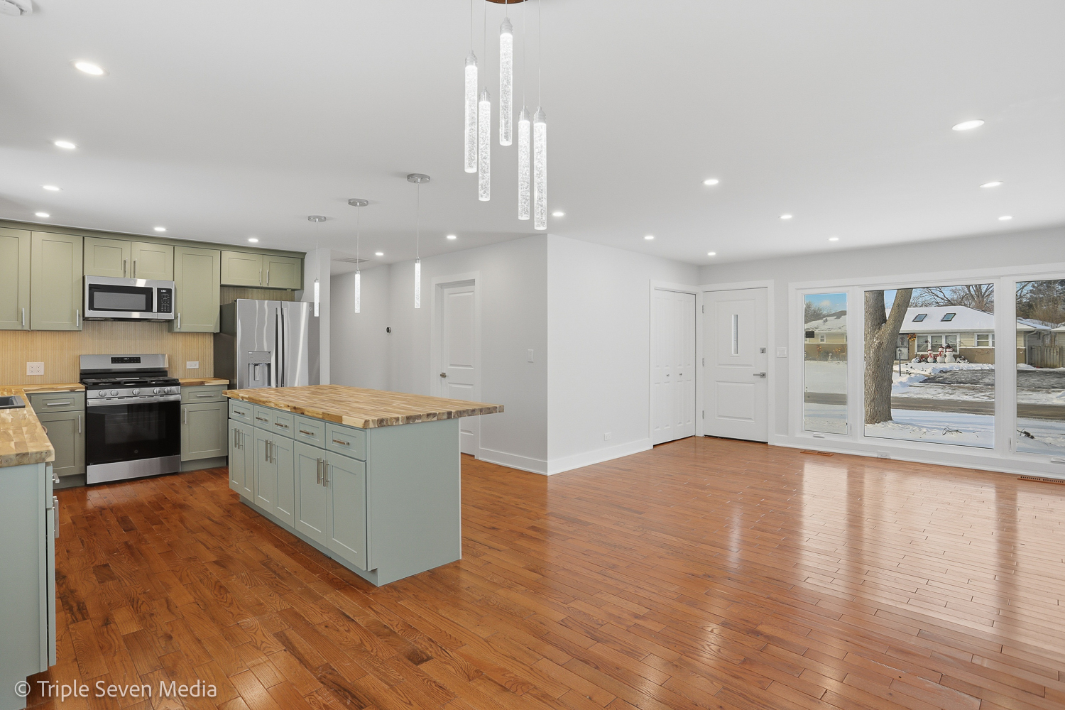 505 Geronimo Street Hoffman Estates, IL 60169 - Photo 4 of 40