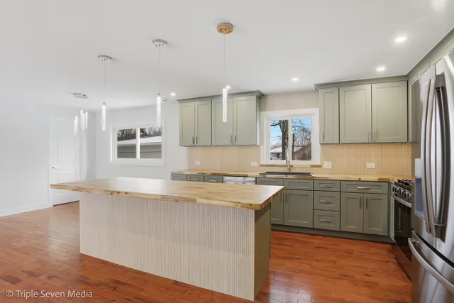 $3,200 | 505 Geronimo Street, Hoffman Estates, IL 60169