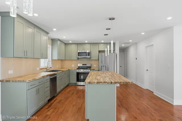 $3,200 | 505 Geronimo Street, Hoffman Estates, IL 60169