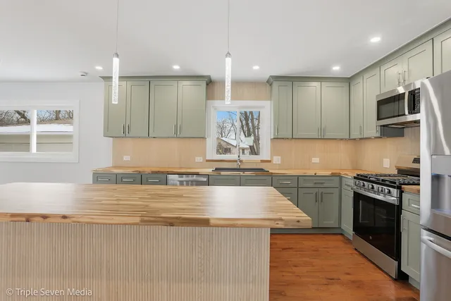 $3,200 | 505 Geronimo Street, Hoffman Estates, IL 60169