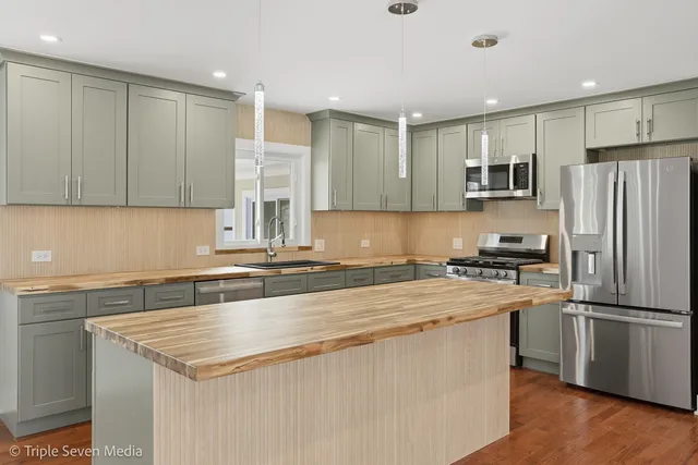 $3,200 | 505 Geronimo Street, Hoffman Estates, IL 60169