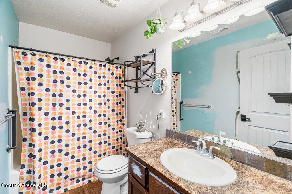 1704 North Pyroclast Street Post Falls, ID 83854 - Photo 18 of 35 Main Bathroom
