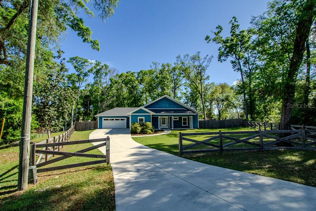 109 Southwest Roundhouse Court Fort White, FL 32038 - Photo 2 of 22