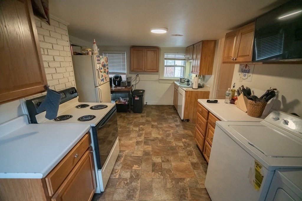 306 Northampton Road Amherst, MA 01002 - Photo 5 of 11 Gallery Image 5