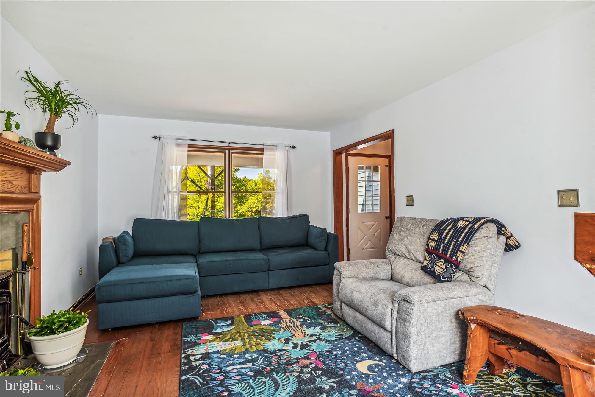 2433 Snydersburg Road Westminster, MD 21157 - Photo 11 of 51 Living room