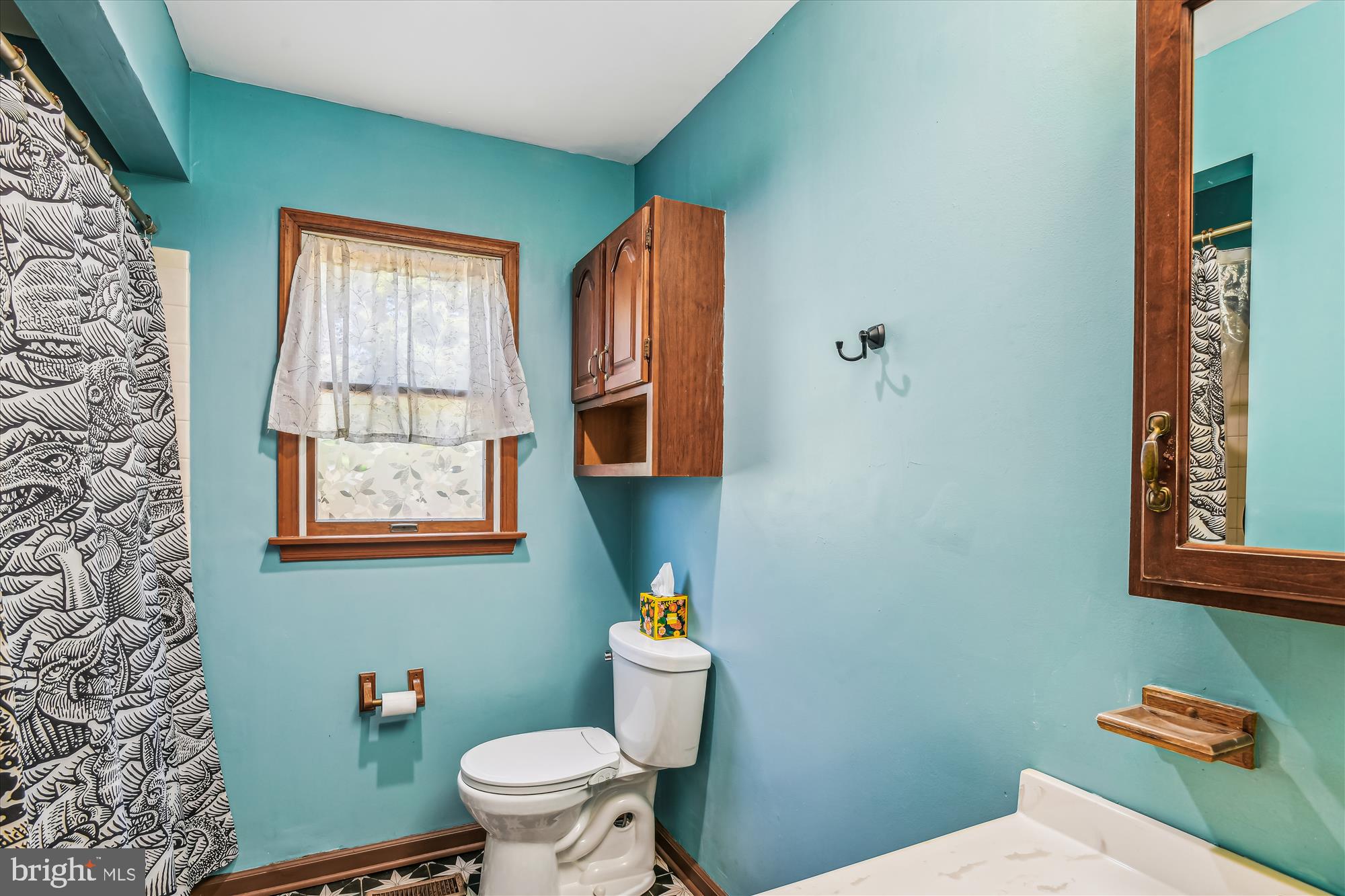 2433 Snydersburg Road Westminster, MD 21157 - Photo 13 of 51 Main level full bath