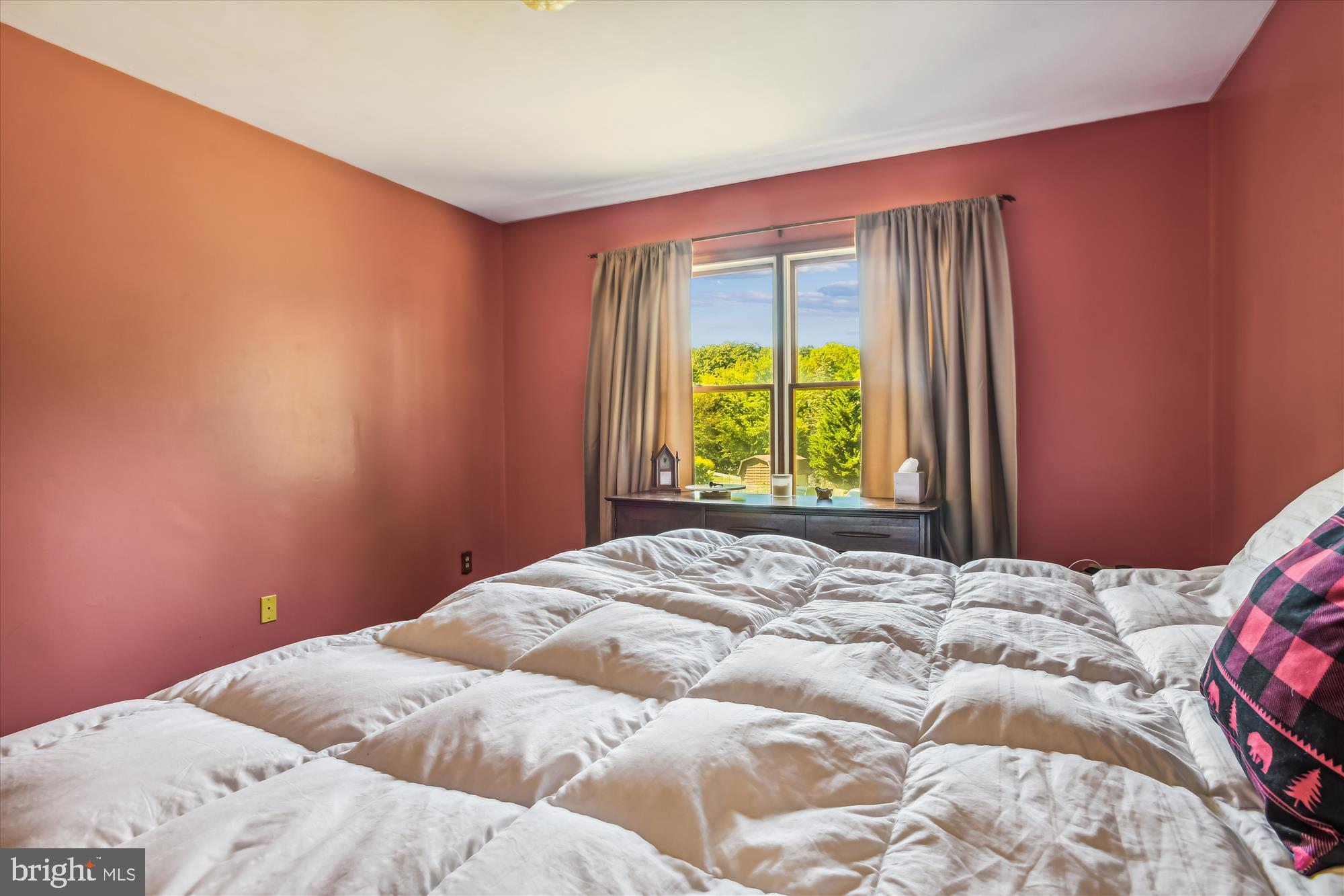 2433 Snydersburg Road Westminster, MD 21157 - Photo 16 of 51 Main level bedroom