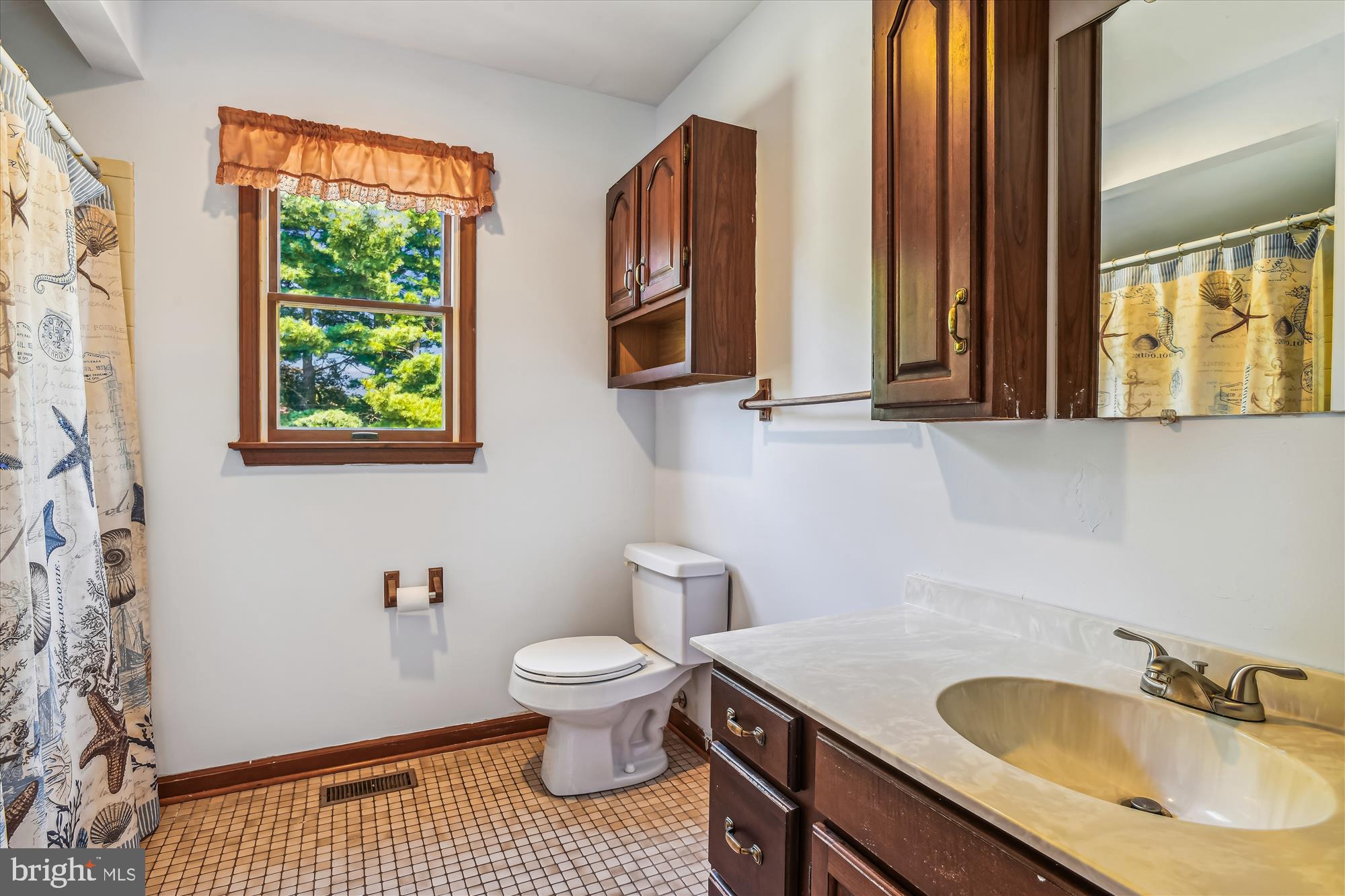 2433 Snydersburg Road Westminster, MD 21157 - Photo 20 of 51 Upper level full bath