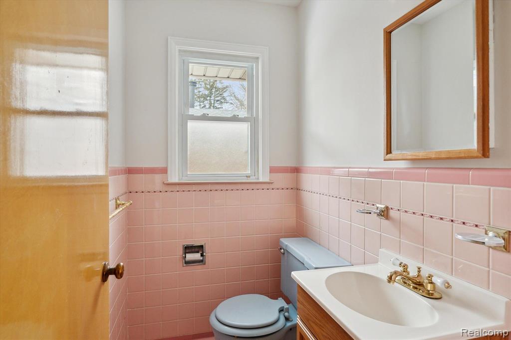 44 Roslyn Road Grosse Pointe Shores, MI 48236 - Photo 25 of 38