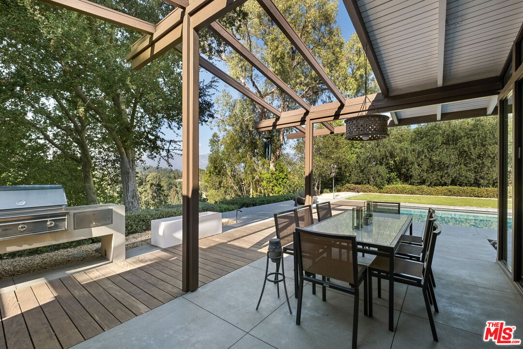 1161 Romney Drive Pasadena, CA 91105 - Photo 26 of 29 a view of an outdoor sitting space