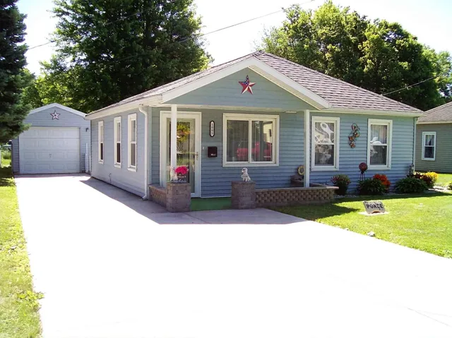 $129,500 | 1005 North Hawkinson Avenue, Galesburg, IL 61401