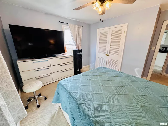 $129,500 | 1005 North Hawkinson Avenue, Galesburg, IL 61401