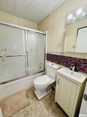 $129,500 | 1005 North Hawkinson Avenue, Galesburg, IL 61401