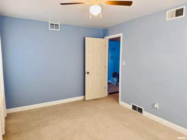 $126,000 | 1005 North Hawkinson Avenue, Galesburg, IL 61401