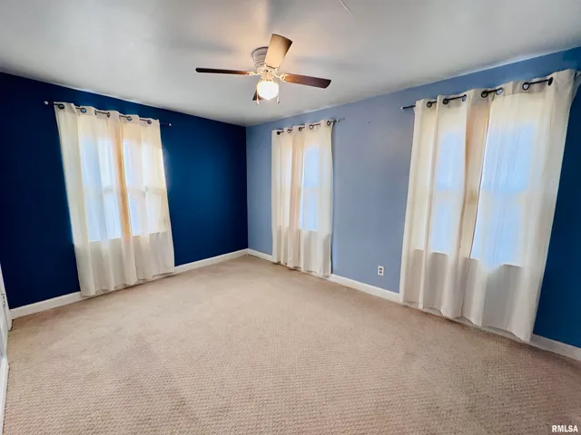 $129,500 | 1005 North Hawkinson Avenue, Galesburg, IL 61401