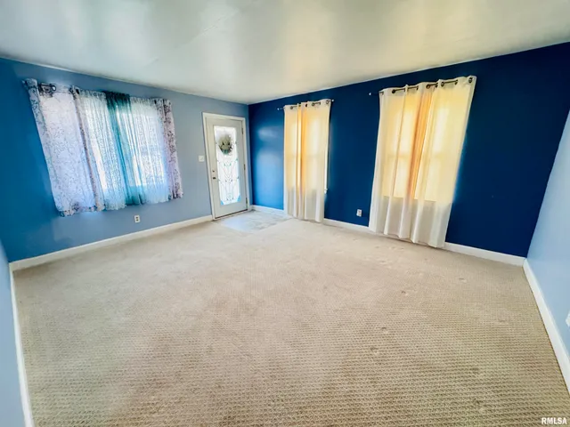 $129,500 | 1005 North Hawkinson Avenue, Galesburg, IL 61401