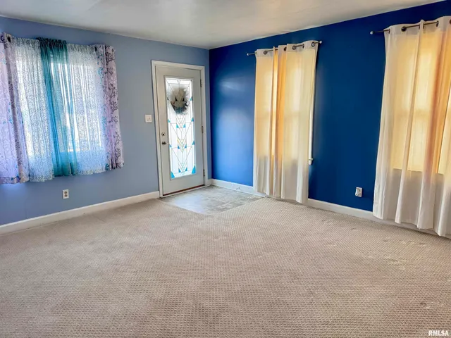 $129,500 | 1005 North Hawkinson Avenue, Galesburg, IL 61401