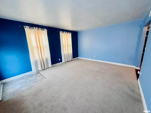 $129,500 | 1005 North Hawkinson Avenue, Galesburg, IL 61401