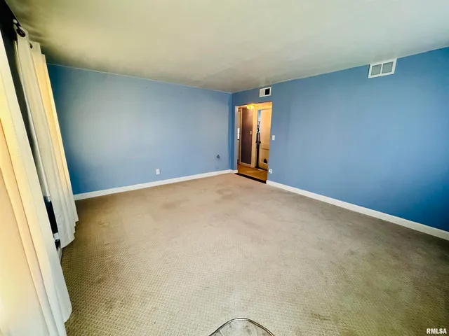 $129,500 | 1005 North Hawkinson Avenue, Galesburg, IL 61401