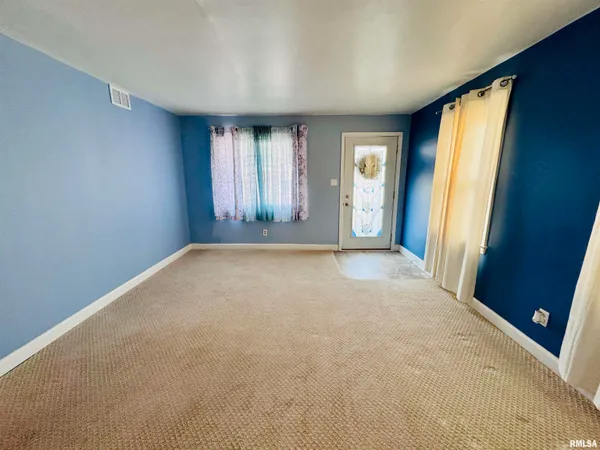$126,000 | 1005 North Hawkinson Avenue, Galesburg, IL 61401