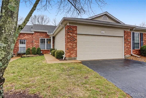 $375,000 | 873 Woodside Trails Drive, Ballwin, MO 63021