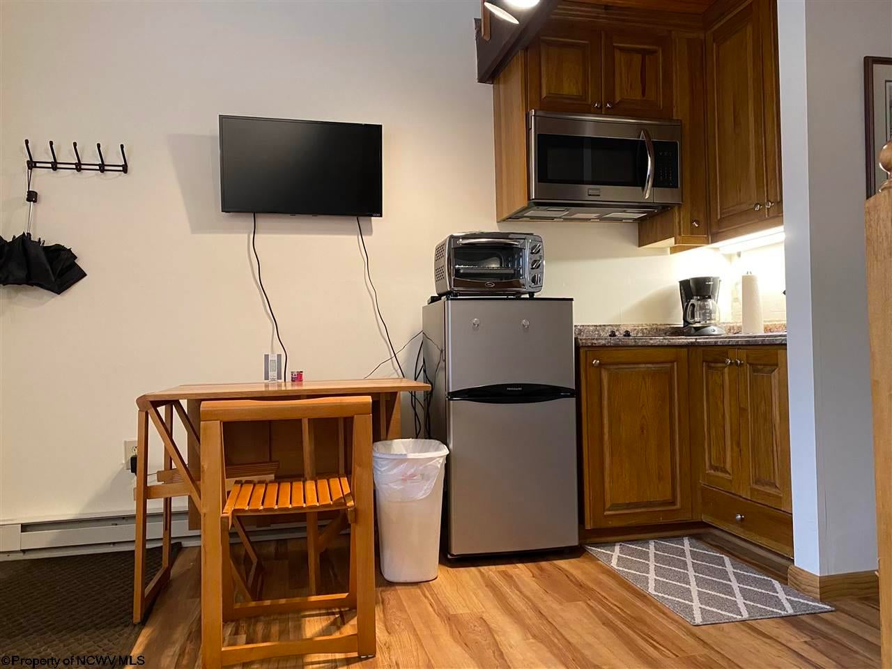 9 Pendletonheim Circle Davis, WV 26260 - Photo 5 of 14 Gallery Image 5