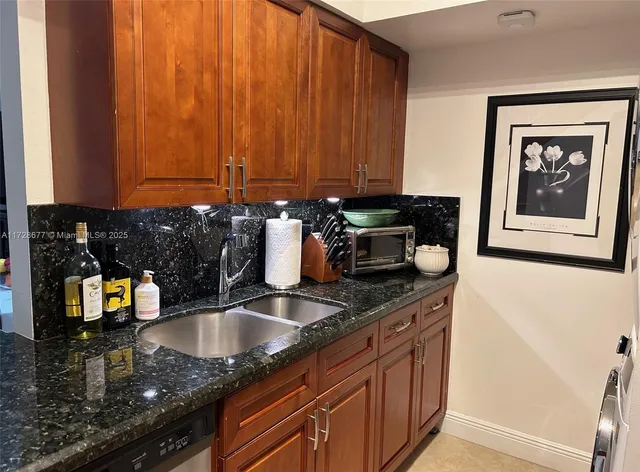 $300,000 | 18338 Northwest 68th Avenue, Unit L, Hialeah, FL 33015
