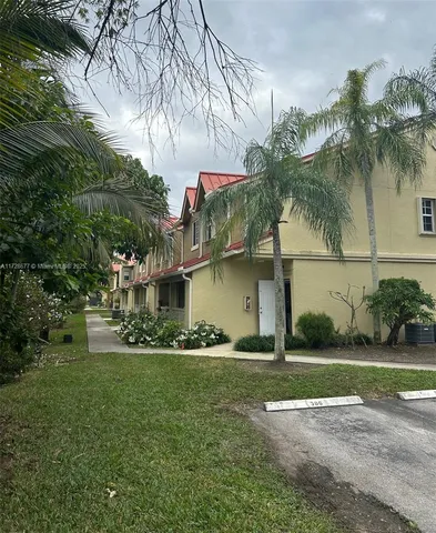 $300,000 | 18338 Northwest 68th Avenue, Unit L, Hialeah, FL 33015