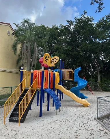 $300,000 | 18338 Northwest 68th Avenue, Unit L, Hialeah, FL 33015