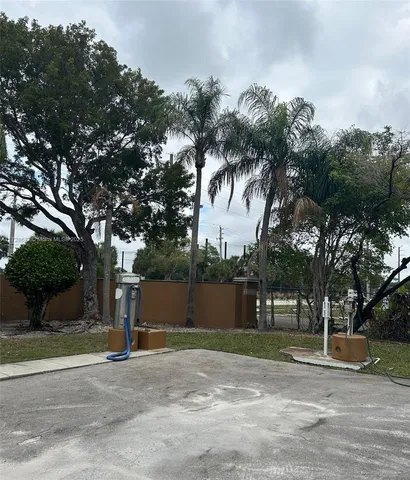 $300,000 | 18338 Northwest 68th Avenue, Unit L, Hialeah, FL 33015