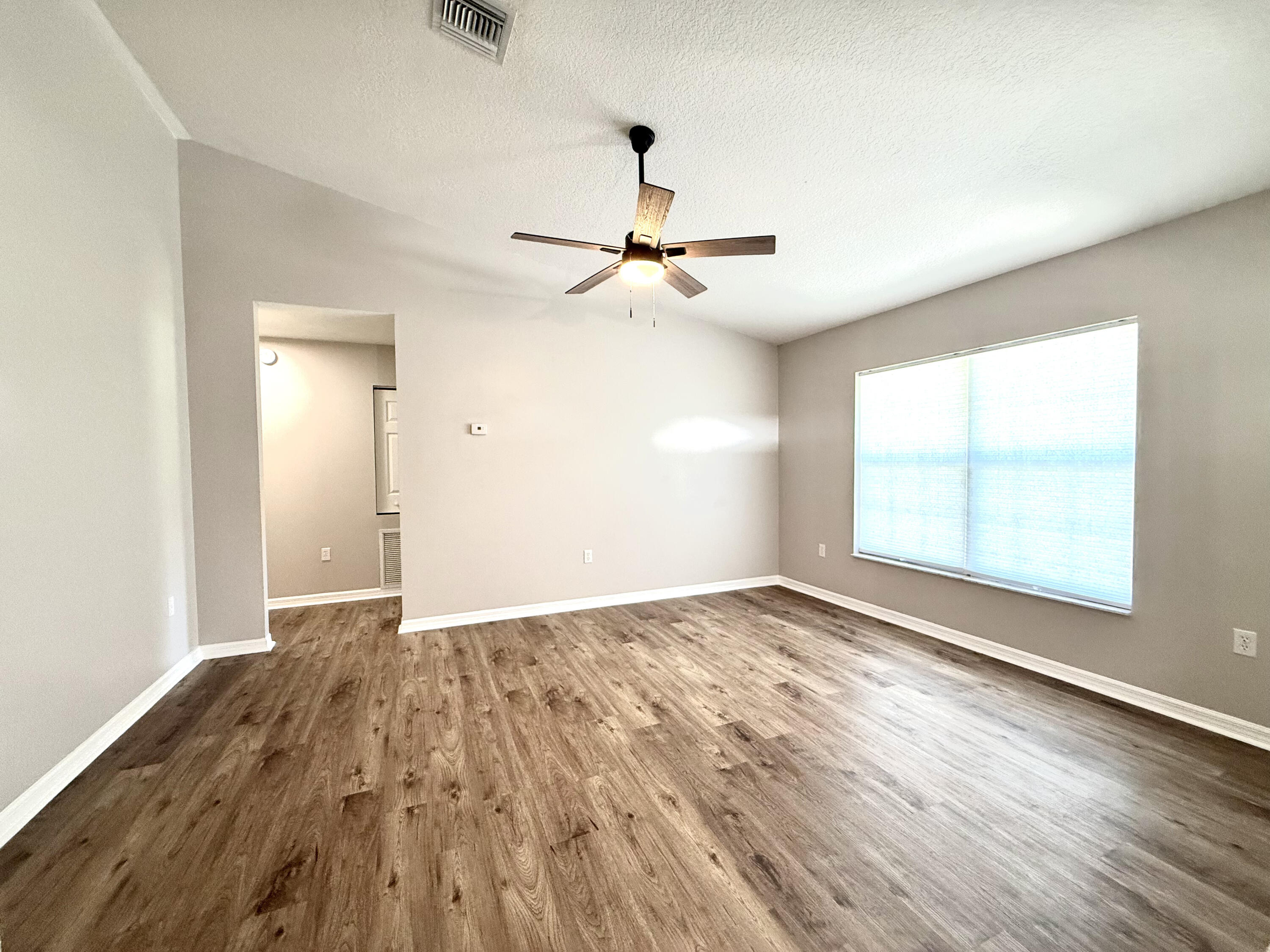 653 Southeast 13th Avenue Okeechobee, FL 34974 - Photo 5 of 26 IMG_1497