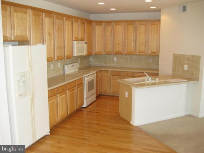 72 Two Rivers Drive Edgewater, MD 21037 - Photo 2 of 17 Kitchen
