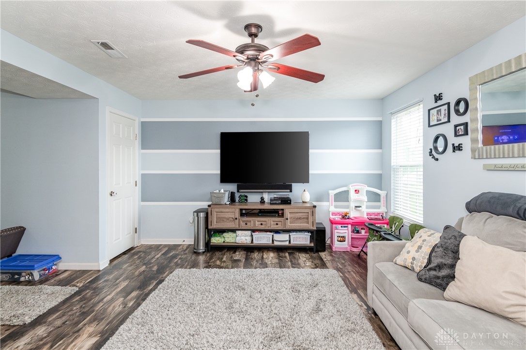 1944 Spring Ridge Drive Xenia, OH 45385 - Photo 5 of 37