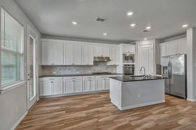 $3,250 | 2019 Tawakoni Drive, Irving, TX 75062