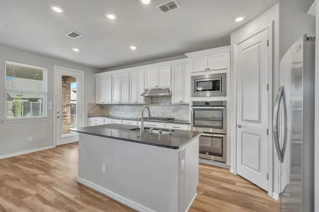 $3,250 | 2019 Tawakoni Drive, Irving, TX 75062