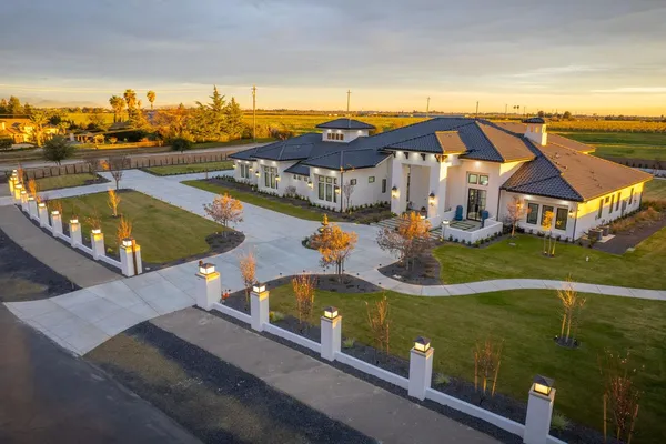 $5,500,000 | 3729 East Queens Court, Clovis, CA 93619