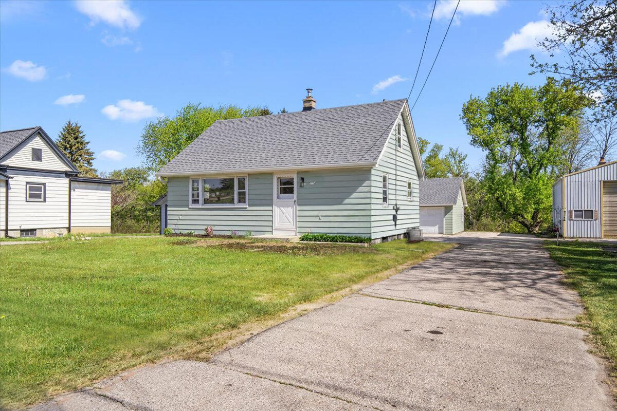 3776 Hubertus Road Richfield, WI 53033 - Photo 1 of 27 43-Hubertus-Rd-49