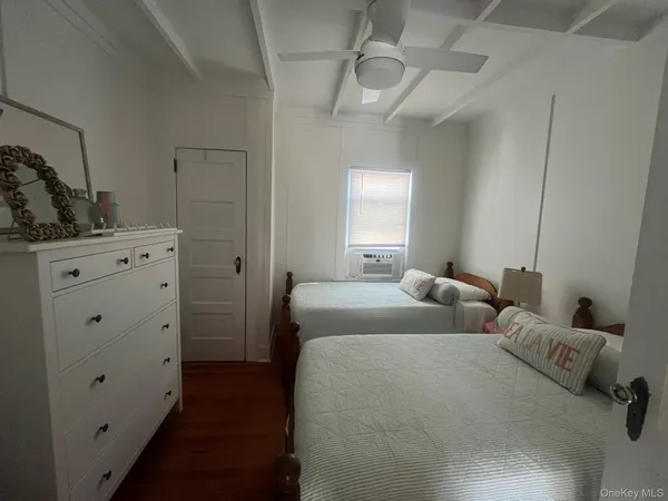 a bed room with two bed and a closet
