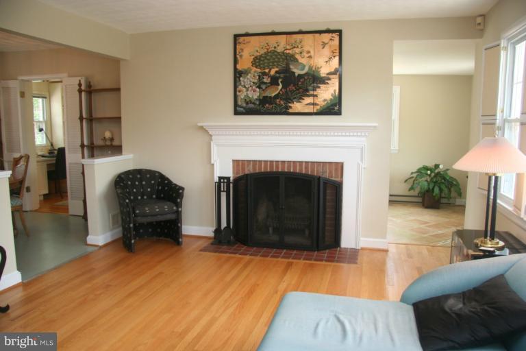 1707 Donald Place Silver Spring, MD 20902 - Photo 4 of 30 Living Room