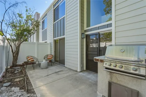 $650,000 | 18130 Andrea Circle North, Unit 4, Northridge, CA 91325