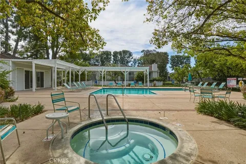 $650,000 | 18130 Andrea Circle North, Unit 4, Northridge, CA 91325