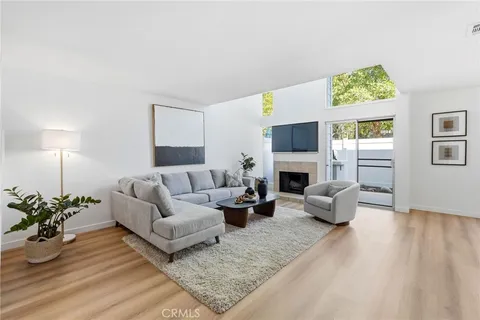 $650,000 | 18130 Andrea Circle North, Unit 4, Northridge, CA 91325