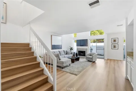 $650,000 | 18130 Andrea Circle North, Unit 4, Northridge, CA 91325