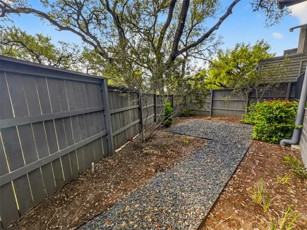 $1,600 | 2113 Barbaro Way, Unit 17, Spicewood, TX 78669