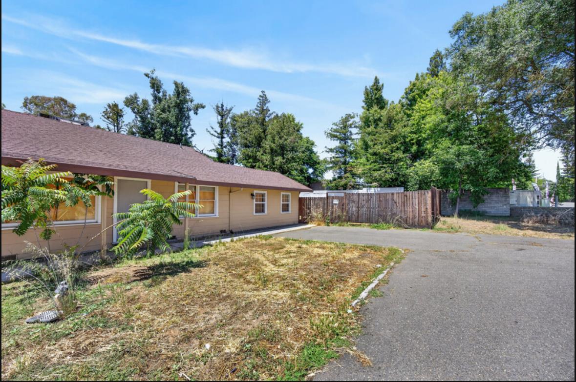 2709 Walnut Avenue Carmichael, CA 95608 - Photo 5 of 46