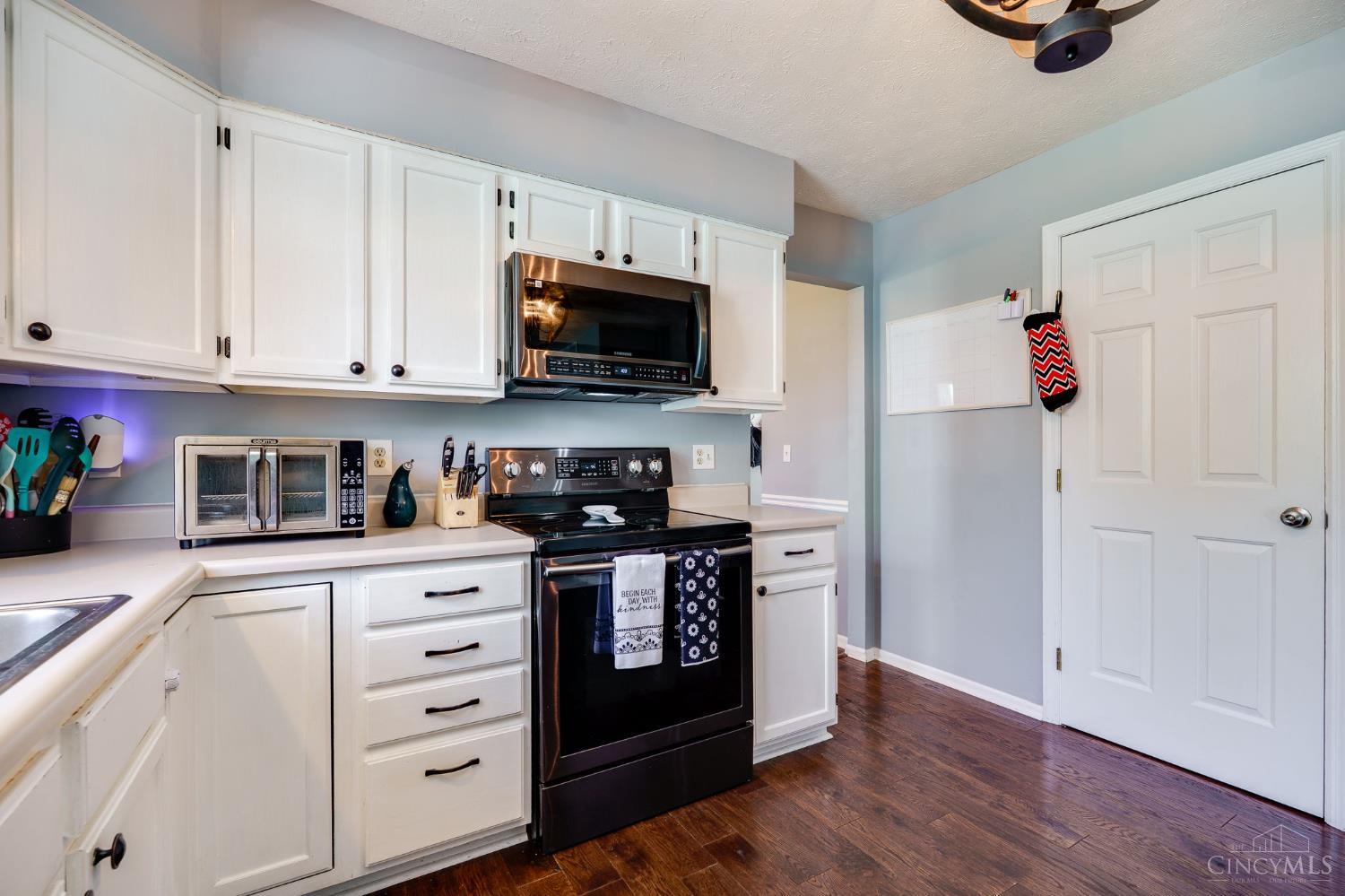 2824 Crest Road Cincinnati, OH 45251 - Photo 12 of 39